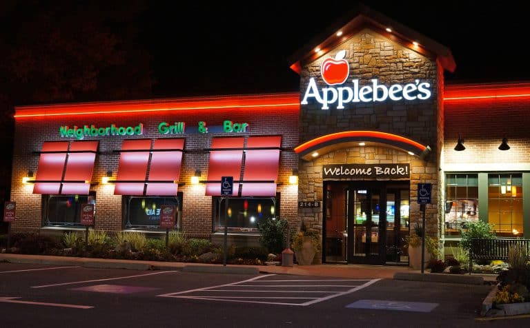 Applebees restaurant at night